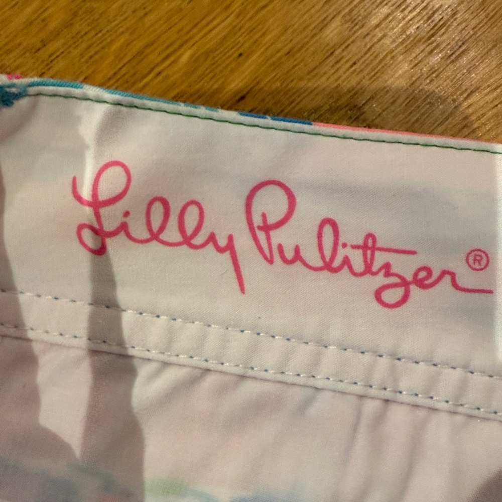 Lilly Pulitzer. Holy Grail Pinks blues  Patterned Shorts. Let's Cha Cha.  Size 8 - Picture 2 of 9